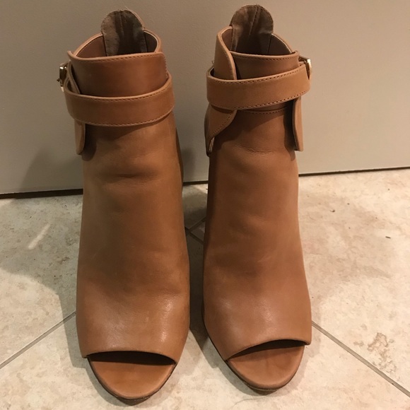 Vince Camuto Venicia Bootie - Picture 2 of 4